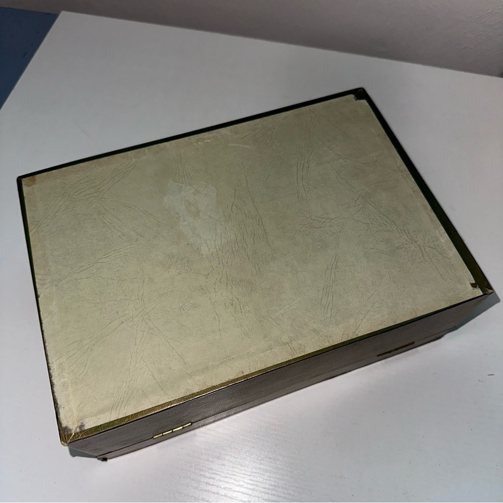 Vintage Floral Jewelry Box - Picture 10 of 10
